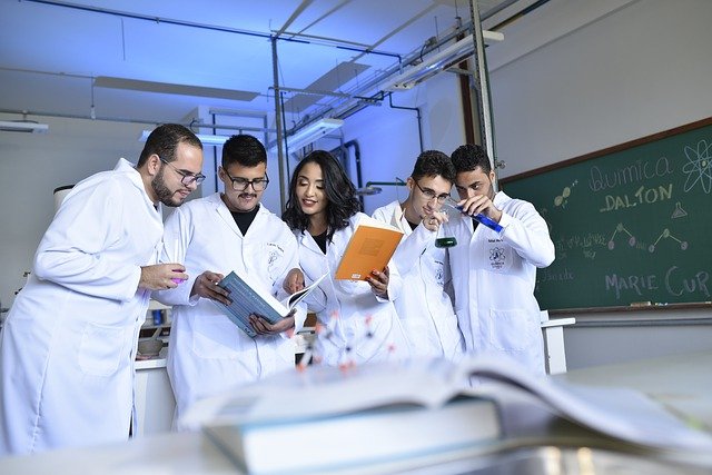 image showing students studying in master chemistry